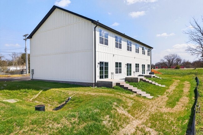 Photo - 212 W Jere Whitson Rd