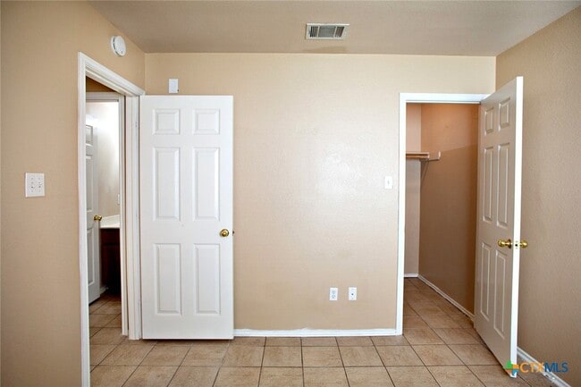 Building Photo - 5515 Lions Gate Ln