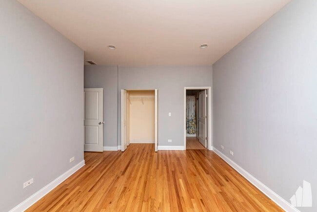 Photo - 1133 W Addison St