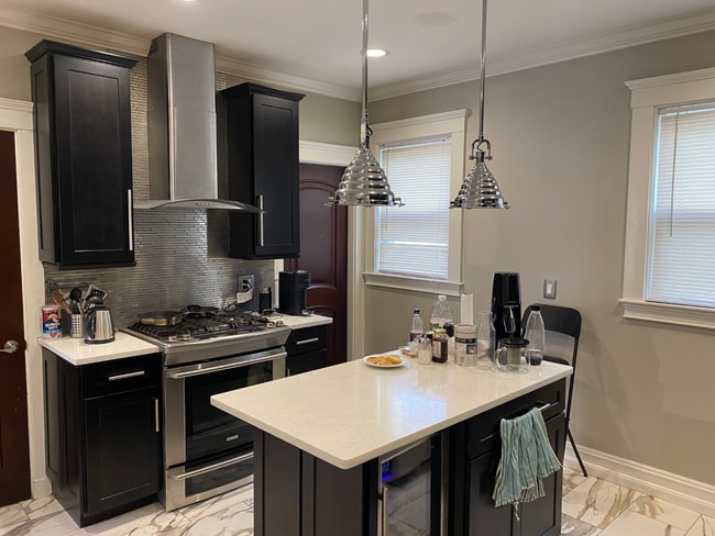 Building Photo - 2 MONTHS FREE! NO FEE! LUXURY APT w. Laundry in Unit. 2 Parking Spots Inc. Pet Friendly!