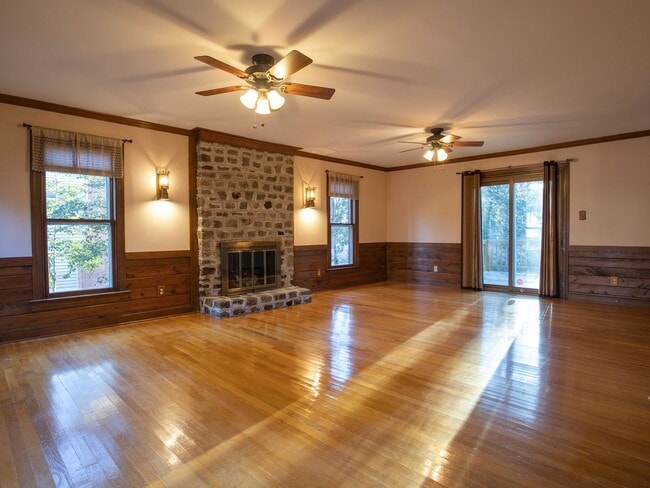 Photo - 4266 Roundhill Dr