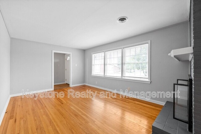 Photo - 1319 Fort Campbell Blvd