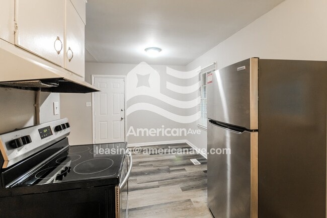 Photo - 2570 Greenleaf Dr