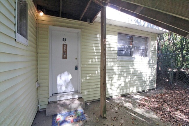 Photo - Cozy 1BR/1BA Apartment in Southwest Pensac... Unit B