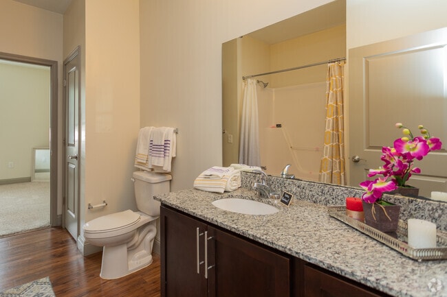 1BR, 1BA - 779SF