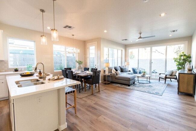 Photo - 3726 E Flower St