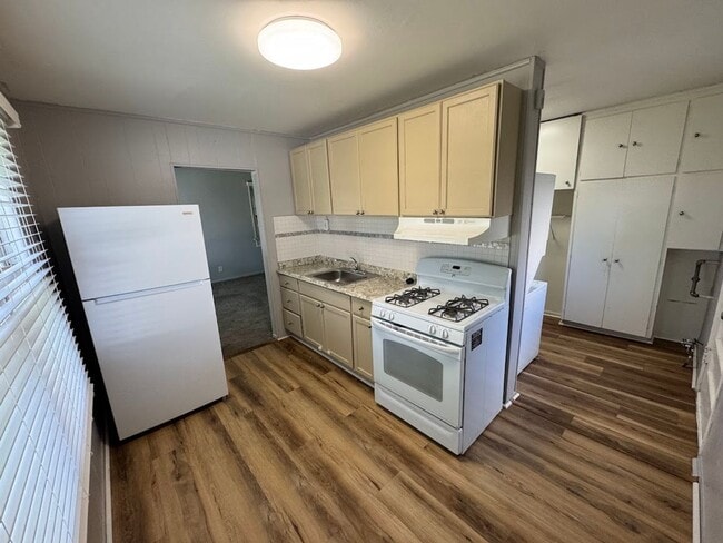 Photo - 2 bed 1 bath Ferndale ranch on a quiet, tree-lined street.