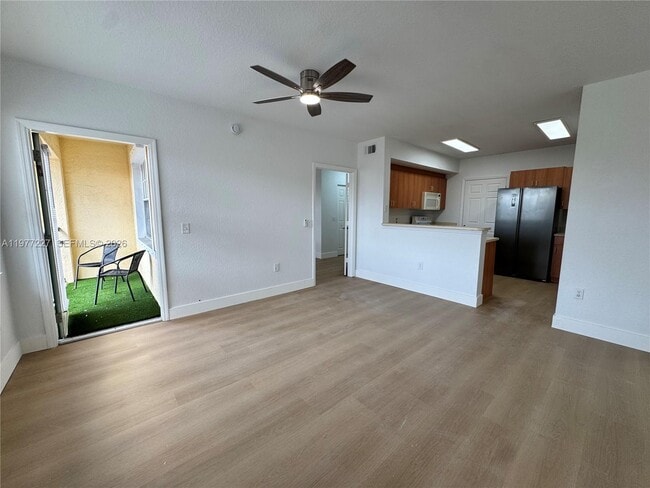 Building Photo - 201 Belmont Ln Unit 201