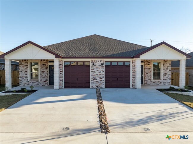 Photo - 5204 Rose Gdn Lp Townhome