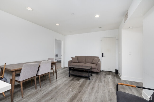 5BD, 4BA - 1,591SF - Living Room