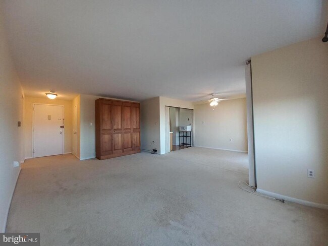 Photo - 10201 Grosvenor Pl Unit 814