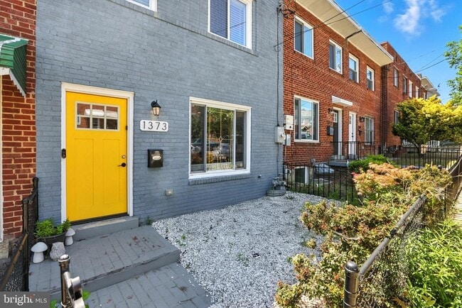 Building Photo - 1373 Adams St NE Rental