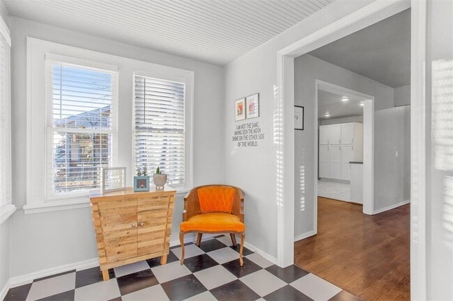 Photo - 520 E 17th Ave