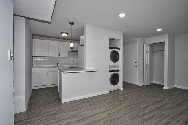 Kitchen/Breakfast Bar-Renovated