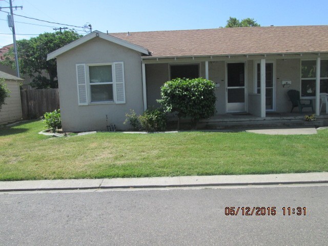 Building Photo - Escalon cute 2 bedroom duplex w/garage Rental