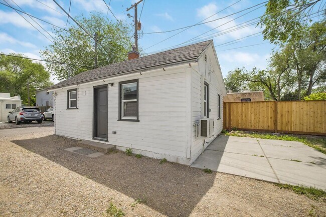 Photo - Halliday Unit 417 E Halliday St