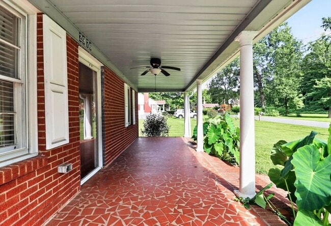 Well Maintained 2BD/1BA Brick Home in Charlotte, NC!
