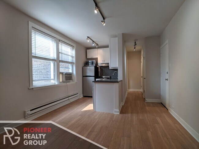 Photo - 511 W Belmont Ave Unit 33