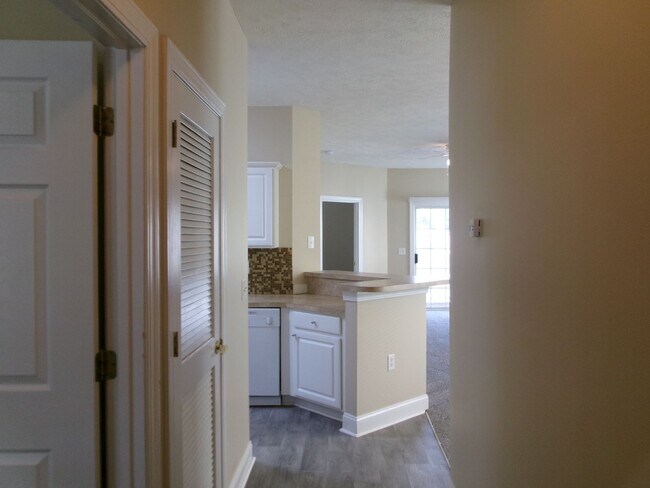 Photo - 3 bedroom, 2 bath condo located in Fountain Pointe Unit 204