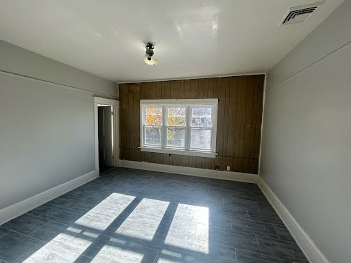 Photo - 1938 W Rogers St Unit 1974 S 20th St. Upper Front