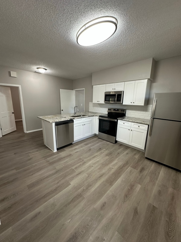 Photo - 2208 W Woodlawn Ave