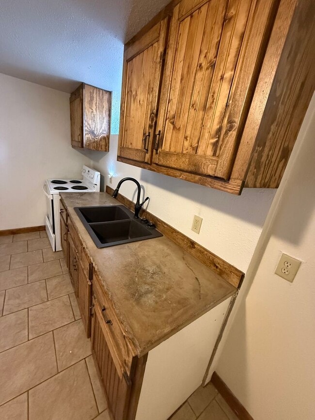 Photo - 227 W 14th St Unit Lower Level