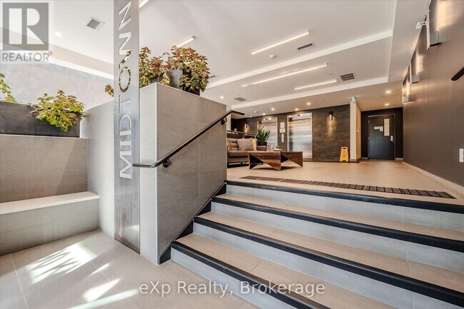 Photo - 690 King St W Unité 202