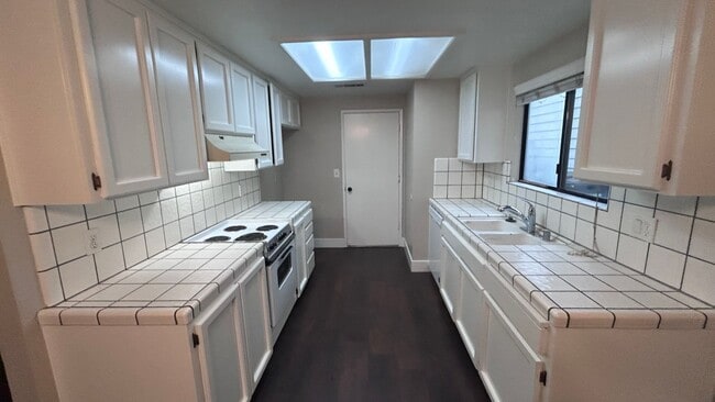 Photo - 3545 Thomas More Way