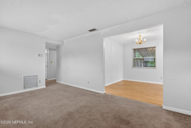 Photo - 7248 Stonehurst Rd N