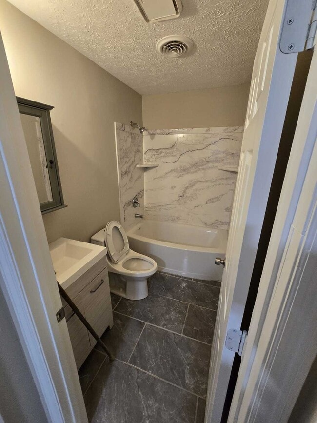 Photo - Charming 2-Bedroom Duplex in Hampton, GA with Spacious Layout and Modern Amenities! Unidad A