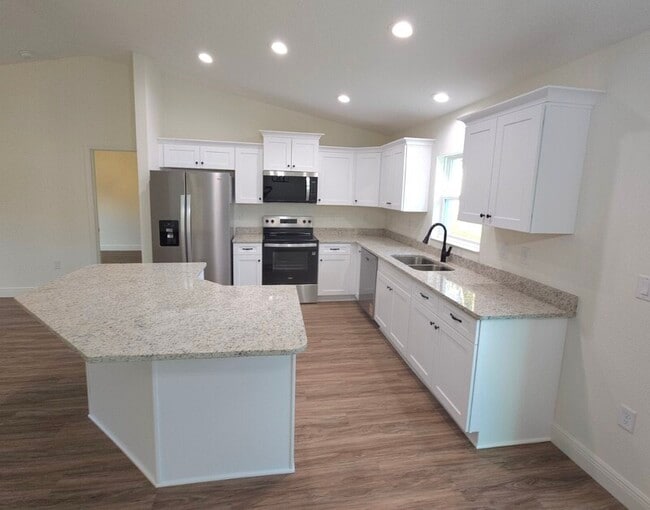 Photo - 742 W Deacon Pl