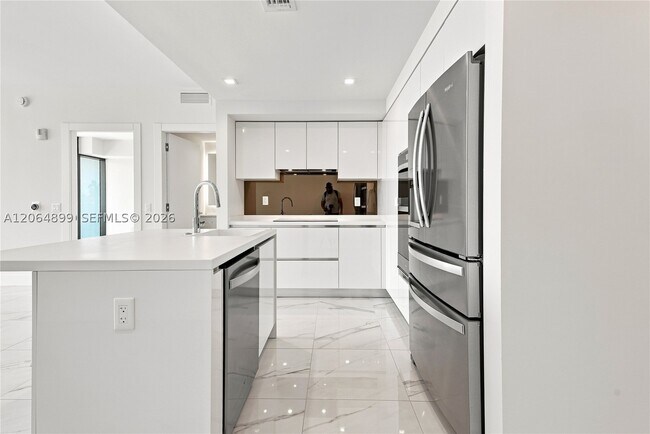 Photo - 302 Hallandale Ave Unit 302
