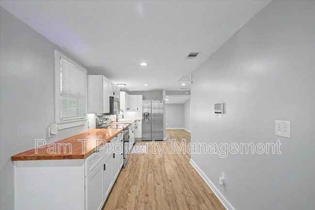 Photo - 1320 E 58th St