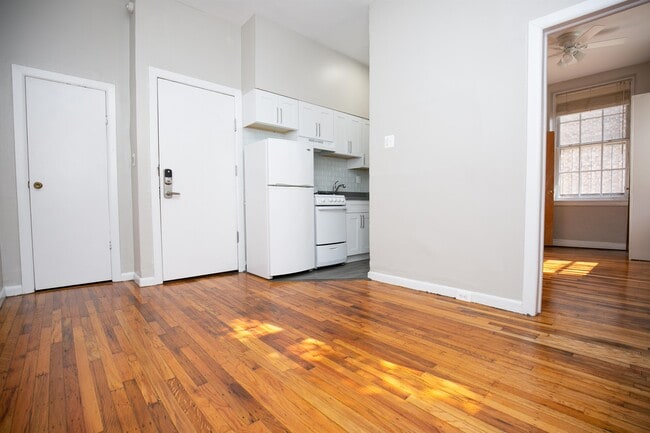 Building Photo - 1114 Spruce St Unit 07