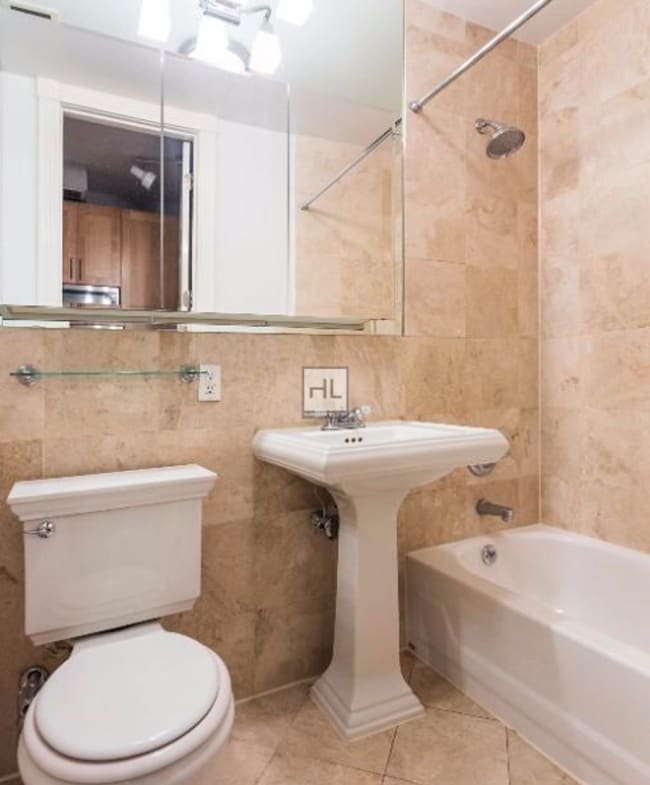 Photo - E 5TH ST. Unidad 3