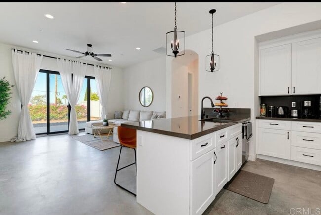 Building Photo - 1708 1/2 Sunrise Dr Rental