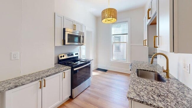 Photo - 121 College Pl