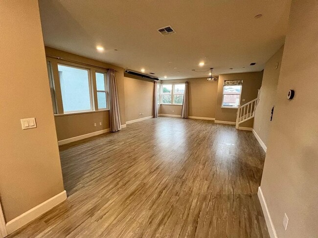 Photo - 121 Stevenson Blvd