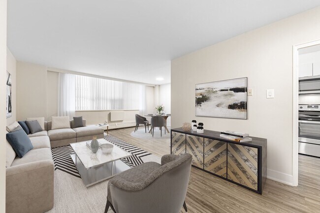 Photo - 650 Eglinton Avenue West