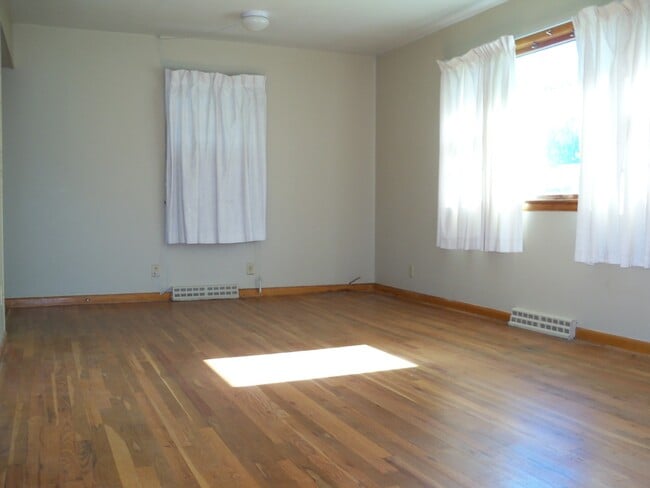 Photo - 4 BEDROOM | 2 BATH | DETACHED GARAGE | WEST SIDE