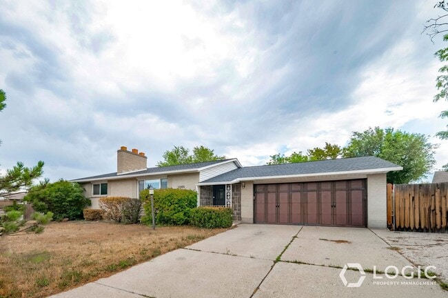 Building Photo - 12055 Cinnamon Ridge Rd
