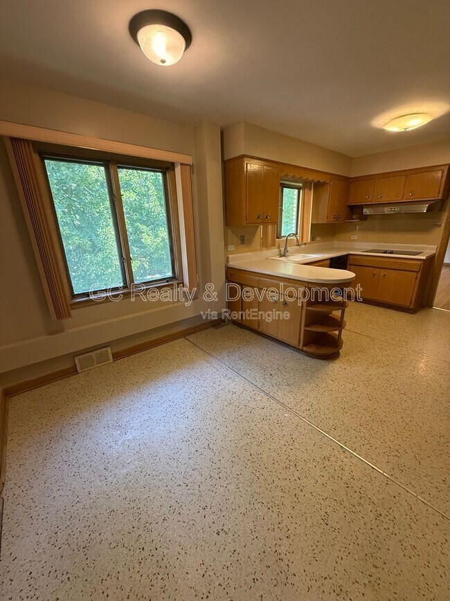 Photo - 10650 S Claremont Ave Unit 2