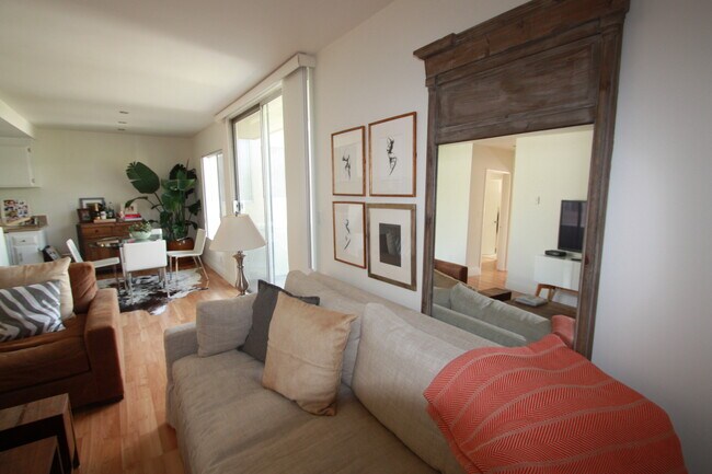 Photo - 1728 Montana Ave Unit 09