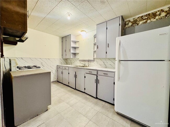 1601 Redwood Ave