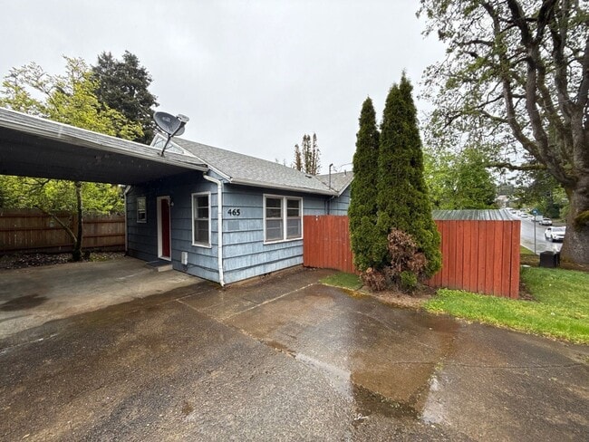 Photo - 465 Madrona Ave SE