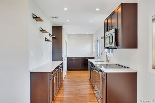 Photo - 3685 Prairie Path