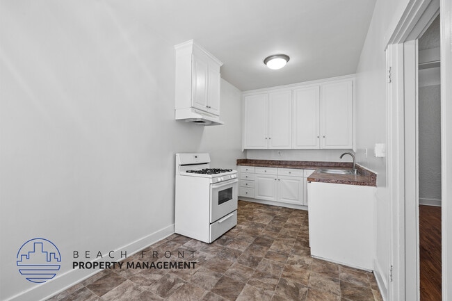 Building Photo - 566 W. 17th St.