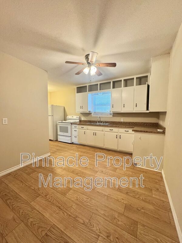 Photo - 212 Windham St