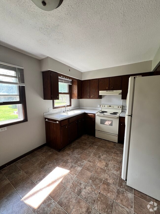 Building Photo - 19065 Lena Ave Unit 4 Rental