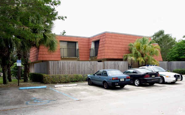 Waterside Luxury Townhomes - Waterside Luxury Townhomes